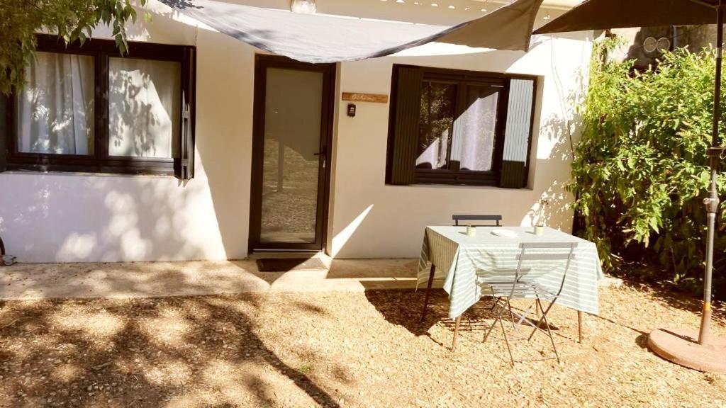 Superbe Appartement Boheme Dans Les Vignes Nîmes Buitenkant foto